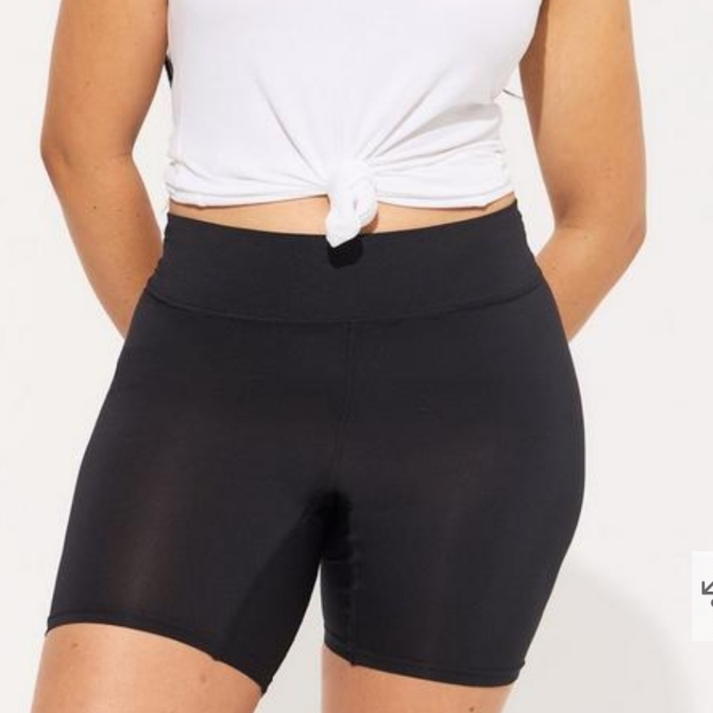 🆕️👗BLACK BREATHE MID RISE NO RUB SHORT PANTY👗